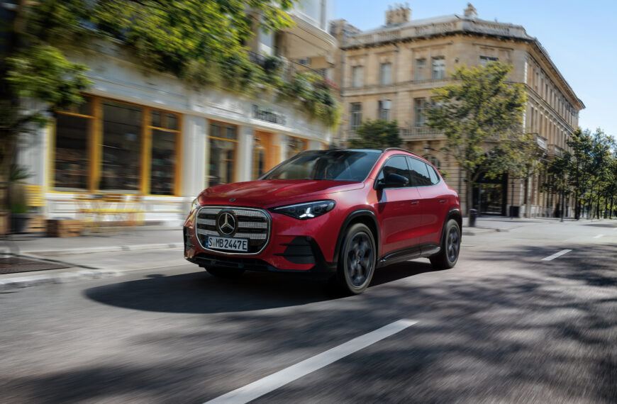 Mercedes-Benz reveló el nuevo GLA 2027 con una imagen más deportiva, versiones totalmente eléctricas de hasta 657 km de autonomía, carga ultrarrápida de 800 voltios y un interior completamente renovado con inteligencia artificial y el nuevo MBUX Superscreen.